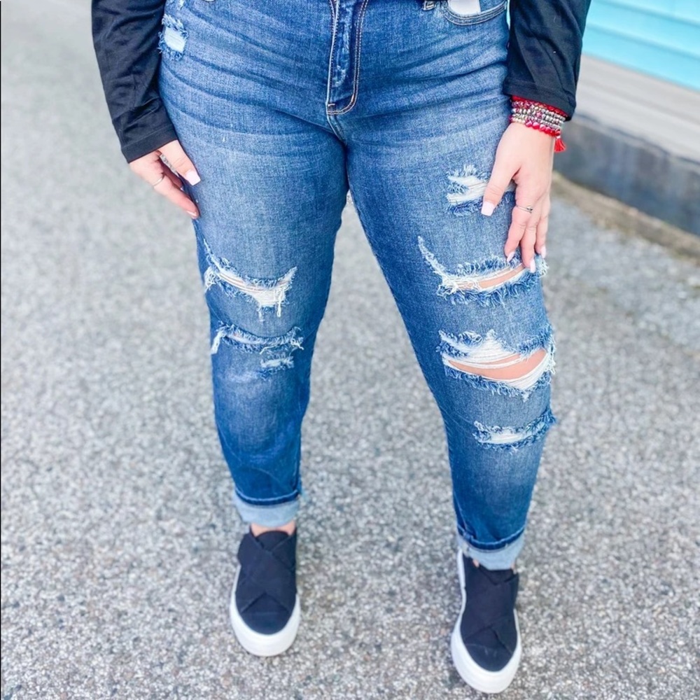 24W Judy Blue Hi-rise Distressed Boyfriend Jeans